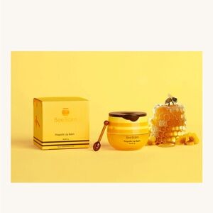 BeeBalm - Propolis Lip Balm - Golden Honey
Applicator included